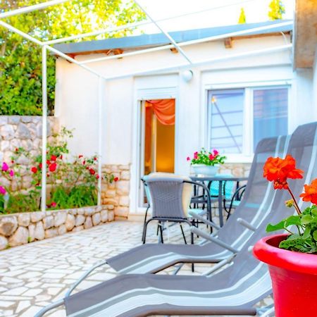 Vacation Home Grill & Chill With 350M2 Garden With Bbq Novi Vinodolski Exterior photo