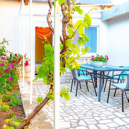 Vacation Home Grill & Chill With 350M2 Garden With Bbq Novi Vinodolski Exterior photo