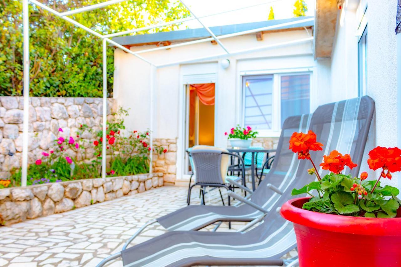 Vacation Home Grill & Chill With 350M2 Garden With Bbq Novi Vinodolski Exterior photo