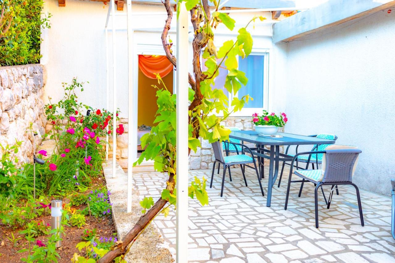 Vacation Home Grill & Chill With 350M2 Garden With Bbq Novi Vinodolski Exterior photo