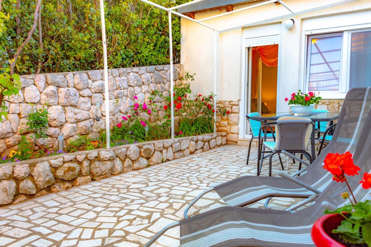 Vacation Home Grill & Chill With 350M2 Garden With Bbq Novi Vinodolski Exterior photo